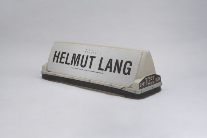 TAXI TOP (Key Visual) Helmut Lang, New York City Taxi Top, Werbung, 1998–2004. MAK Helmut Lang Archiv, LNI 649. Foto © MAK/Christian Mendez.