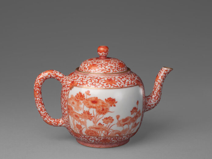 Teekanne mit kaiserlichem Gedicht © The Palace Museum