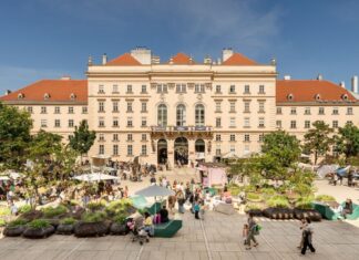 Vision und Widerstand: Wie das MuseumsQuartier Wien veränderte / Museumsquartier, MQ Freiraum, Wien